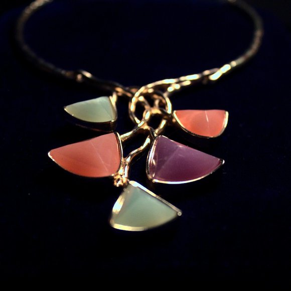 [UNKNOWN] Branching Necklace with Pastel Pyramids - Picture 6 of 14